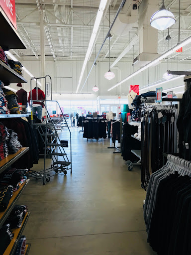 Clothing Store «Old Navy», reviews and photos, 141 Tuckahoe Rd, Sewell, NJ 08080, USA