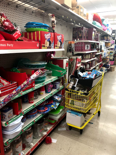 Discount Store «Dollar General», reviews and photos, 501 W Front St, Hutto, TX 78634, USA