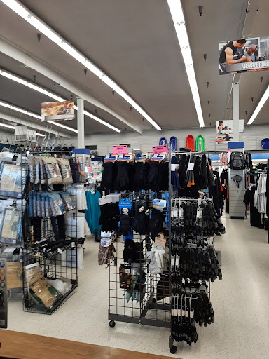 Sporting Goods Store «Big 5 Sporting Goods», reviews and photos, 3420 Arden Way, Sacramento, CA 95825, USA