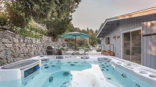 Vacation Home Rental Agency «Windermere Vacation Rentals Lake Chelan», reviews and photos, 115 E Woodin Ave, Chelan, WA 98816, USA