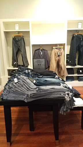 Clothing Store «Banana Republic», reviews and photos, 431 Central Ave, Cedarhurst, NY 11516, USA