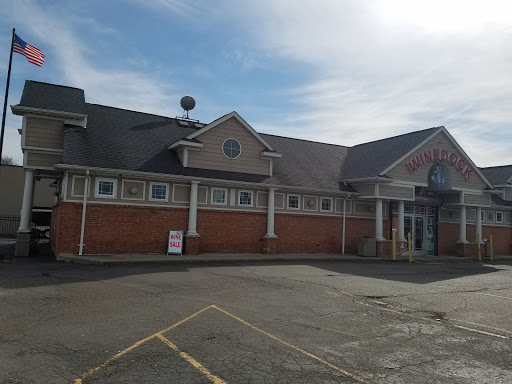 Liquor Store «Wine Dock Liquor & Deli», reviews and photos, 24421 Jefferson Ave, St Clair Shores, MI 48080, USA