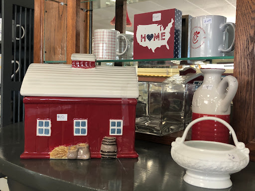 Thrift Store «Assistance League of Greater Placer - Thrift Shop», reviews and photos, 1263 Grass Valley Hwy, Auburn, CA 95603, USA