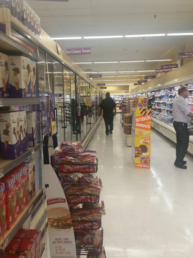 Grocery Store «Stop & Shop», reviews and photos, 64-66 Myrtle Ave, Ridgewood, NY 11385, USA