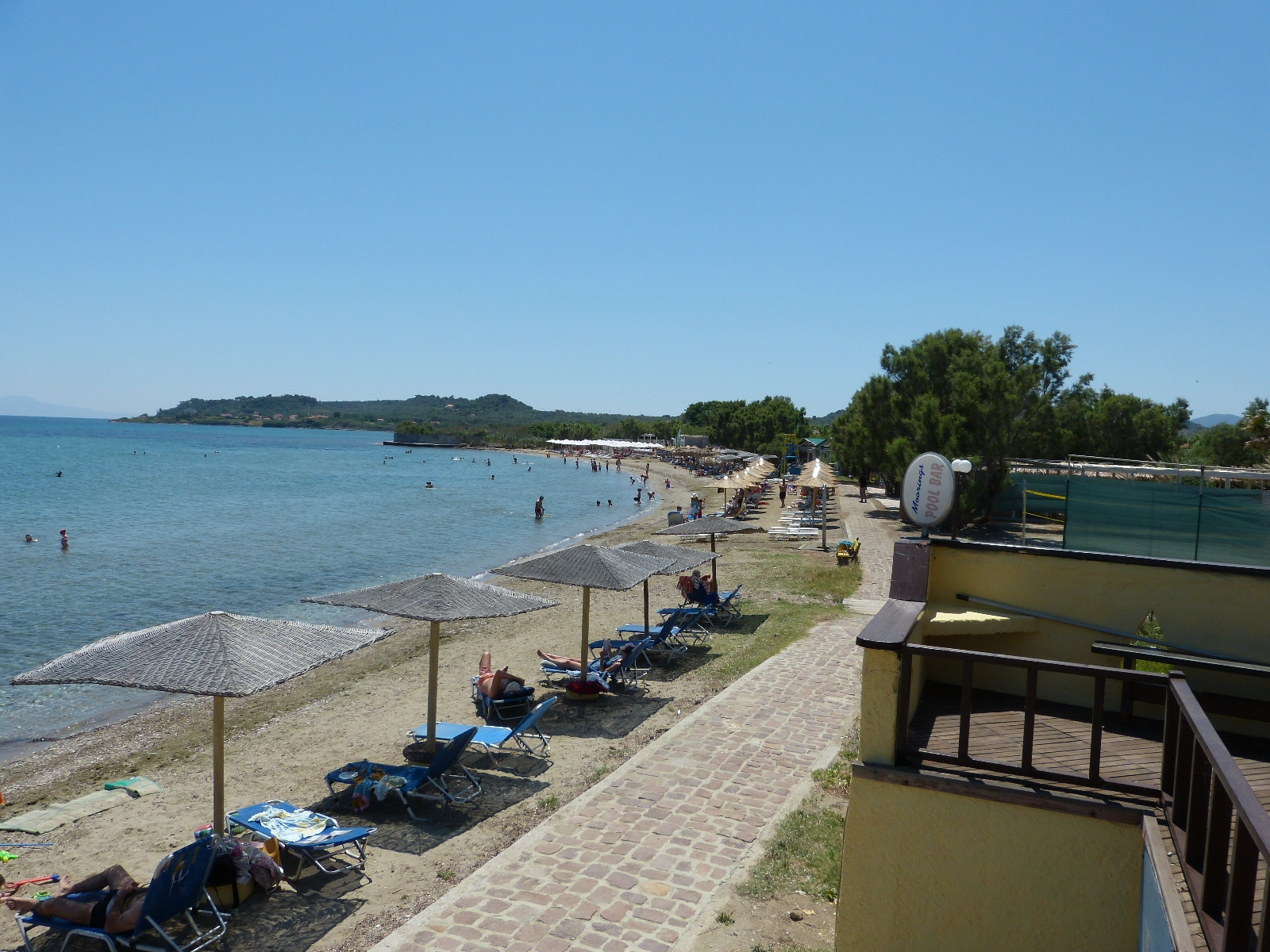 Foto von Paralia Anemokampi mit brauner sand Oberfläche