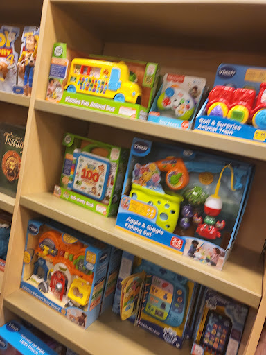 Book Store «Barnes & Noble Booksellers The Shops at River Crossing», reviews and photos, 8675 River Crossing Blvd, Indianapolis, IN 46240, USA