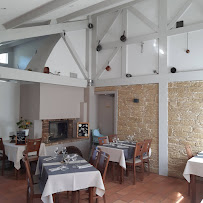 Atmosphère du Restaurant français Au Pot de Grès à Montagnat - n°10