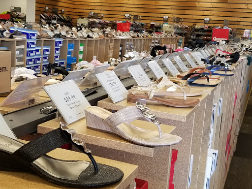Shoe Store «DSW Designer Shoe Warehouse», reviews and photos, 1885 County Rd D E, Maplewood, MN 55109, USA