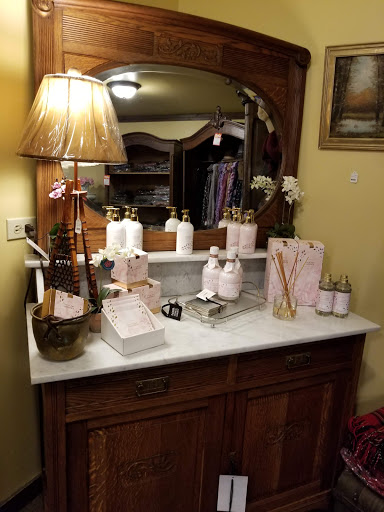 Antique Store «Ski Country Antiques & Home», reviews and photos, 114 Homestead Rd, Evergreen, CO 80439, USA