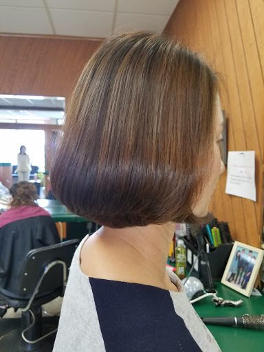 Beauty Salon «Cutz Hair Salon», reviews and photos, 2956 S Rochester Rd, Rochester Hills, MI 48307, USA