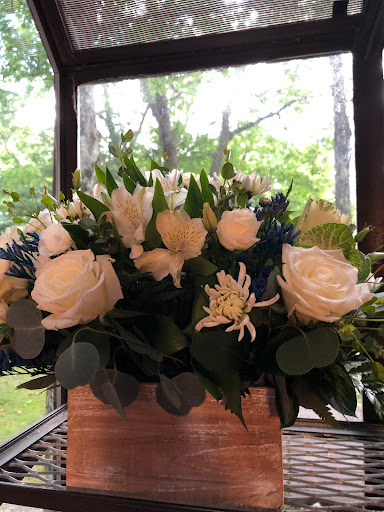 Gift Shop «Flowers By Lynn», reviews and photos, 77 Sullivan St, Wurtsboro, NY 12790, USA