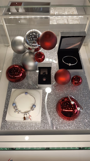 Shopping Mall «Linwood Plaza Shopping Center», reviews and photos, 158 Linwood Dr, Fort Lee, NJ 07024, USA