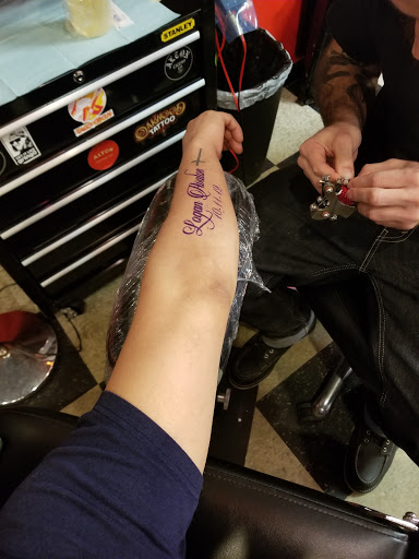 Tattoo Shop «Alton Tattoo Company», reviews and photos, 2514 College Ave, Alton, IL 62002, USA