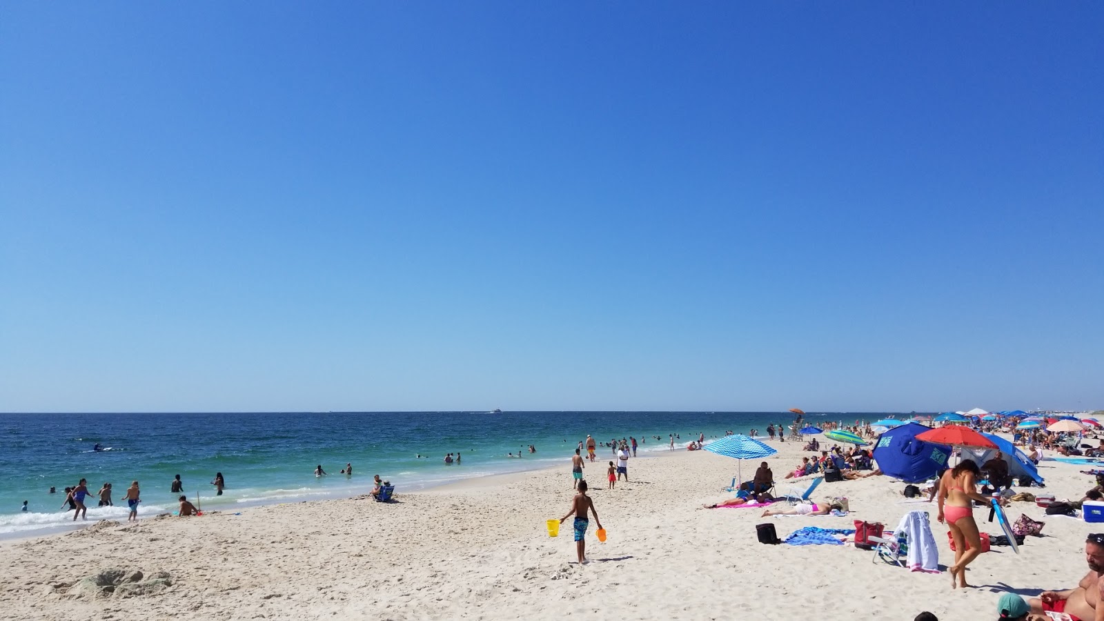 Robert Moses beach的照片 带有明亮的沙子表面