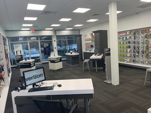 Cell Phone Store «Commack Verizon Wireless», reviews and photos, 664 Commack Rd, Commack, NY 11725, USA