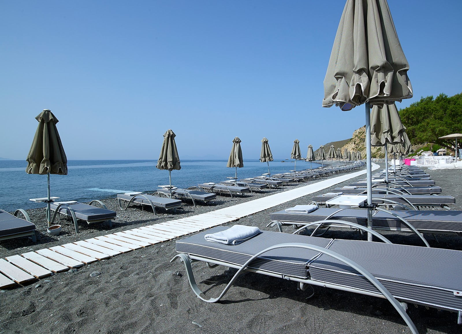 Photo of Agios Fokas Kos backed by cliffs