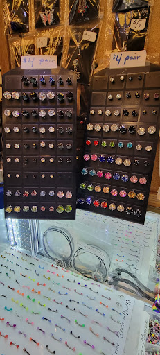 Flea Market «Shelby County Flea Market», reviews and photos, 820 Buck Creek Rd, Simpsonville, KY 40067, USA