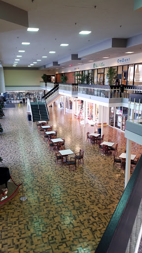 Shopping Mall «Oak Mill Mall», reviews and photos, 7900 N Milwaukee Ave, Niles, IL 60714, USA