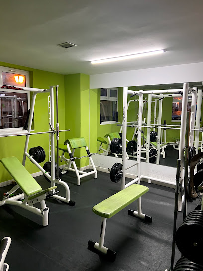 Rober Global fitness Gym - Calle Carlos V, bloque 3b, Bajo comercial esquina, 39840 Ampuero, Cantabria, Spain
