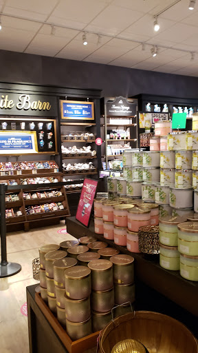 Beauty Supply Store «Bath & Body Works», reviews and photos, 31 N Michigan Ave, Atlantic City, NJ 08401, USA