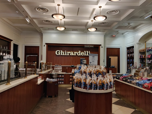 Chocolate Shop «Ghirardelli Ice Cream and Chocolate Shop», reviews and photos, 830 N Michigan Ave, Chicago, IL 60611, USA