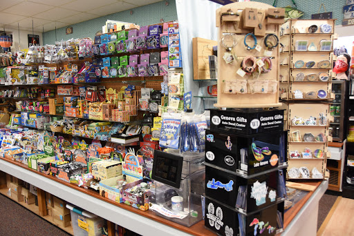Gift Shop «Geneva Gifts», reviews and photos, 150 Broad St, Lake Geneva, WI 53147, USA