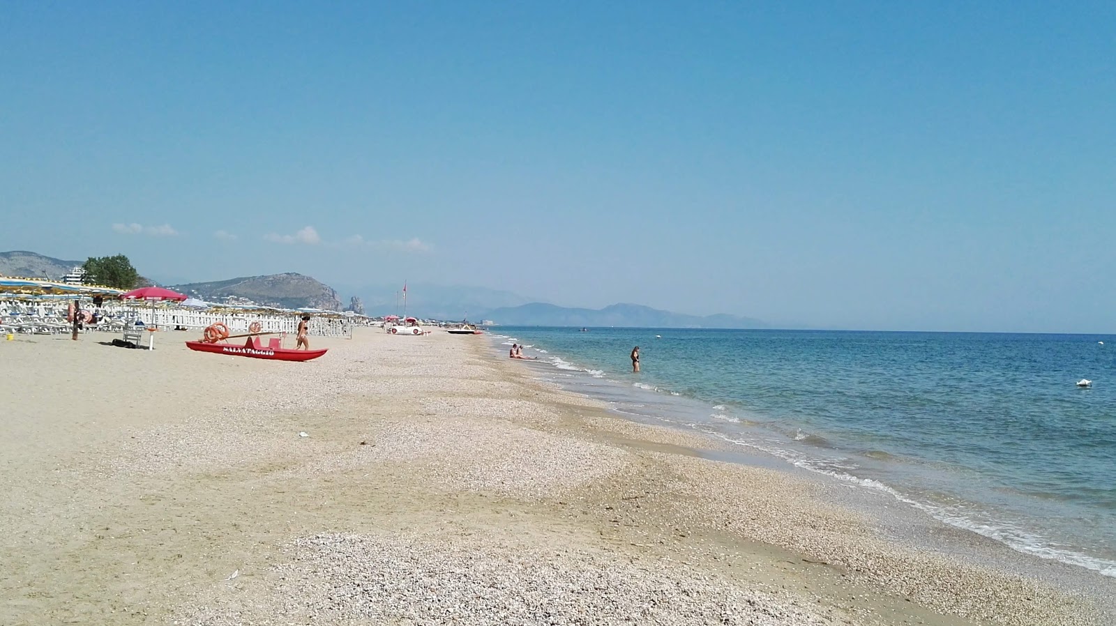 Fotografija Terracina Beach z rjavi pesek površino