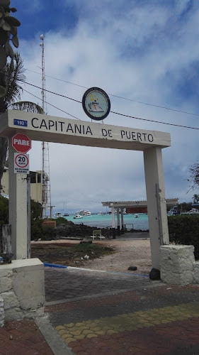 Opiniones de Capitania de Puerto Ayora en Puerto Ayora - Escuela