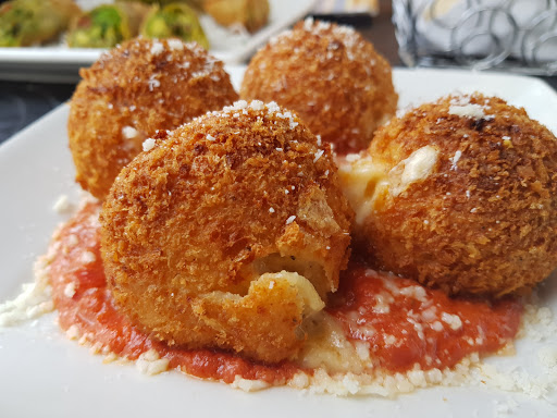 Restaurant «The Cheesecake Factory», reviews and photos, 5799 N Bayshore Dr, Glendale, WI 53217, USA