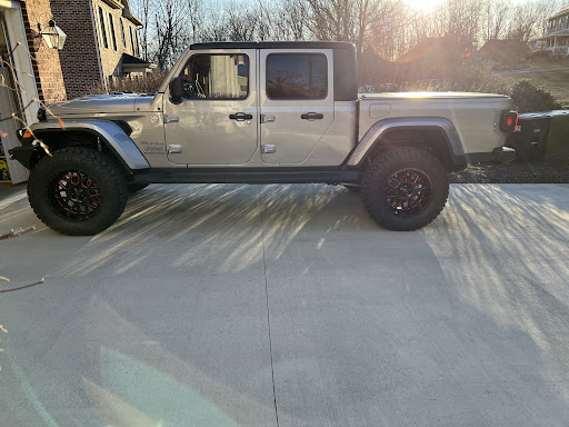 Car Dealer «Dealers Trade Outlet», reviews and photos, 16327 Lee Hwy, Gainesville, VA 20155, USA