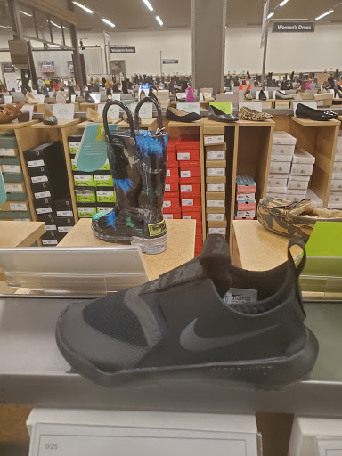 Shoe Store «DSW Designer Shoe Warehouse», reviews and photos, 110 Slater St, Manchester, CT 06040, USA