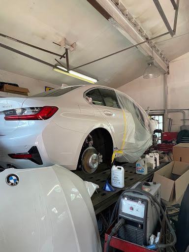 Auto Body Shop «B&B Auto Body», reviews and photos, 211 Railroad Ave, Bedford Hills, NY 10507, USA