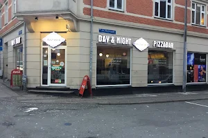 Day & Night Pizzabar image