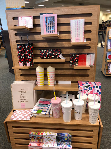 Book Store «Barnes & Noble», reviews and photos, 100 Greyrock Pl, Stamford, CT 06901, USA