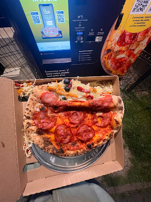 Just Queen - Distributeur de pizzas à Mareuil-le-Port