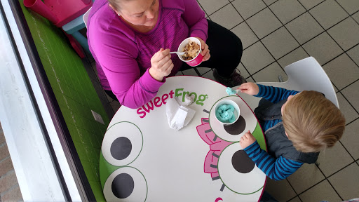 Frozen Yogurt Shop «sweetFrog Premium Frozen Yogurt», reviews and photos, 10040 Sliding Hill Rd, Ashland, VA 23005, USA