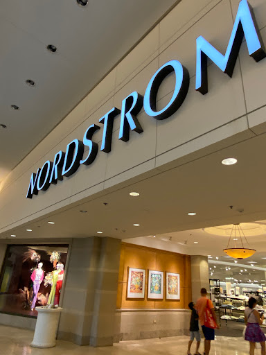 Shopping Mall «Somerset Collection», reviews and photos, 2800 W Big Beaver Rd, Troy, MI 48084, USA