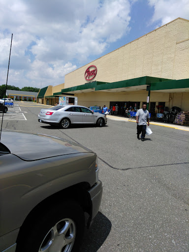 Discount Store «Roses», reviews and photos, 7706 Marlboro Pike, Forestville, MD 20747, USA