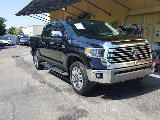 Auto Body Shop «Dayas Custom Auto», reviews and photos, 6650 Kingspointe Pkwy, Orlando, FL 32819, USA