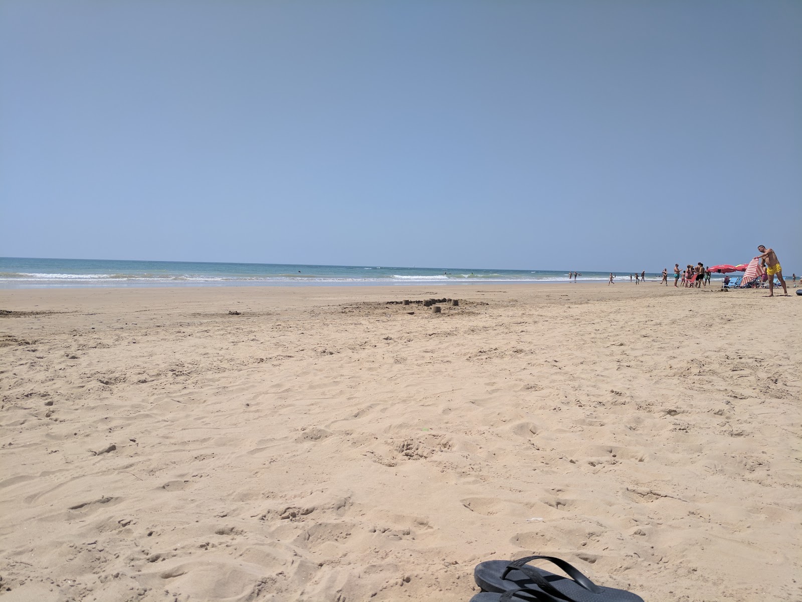 Foto de Playa de las Tres Piedras con agua azul-verde superficie