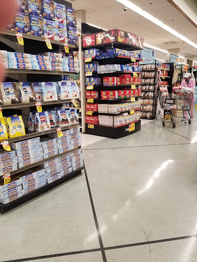 Shopping Mall «Bala Cynwyd Shopping Center», reviews and photos, 59 E City Ave, Bala Cynwyd, PA 19004, USA