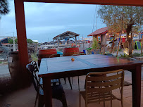 Atmosphère du Bar-restaurant à huîtres Les Petites Folies à Gujan-Mestras - n°10
