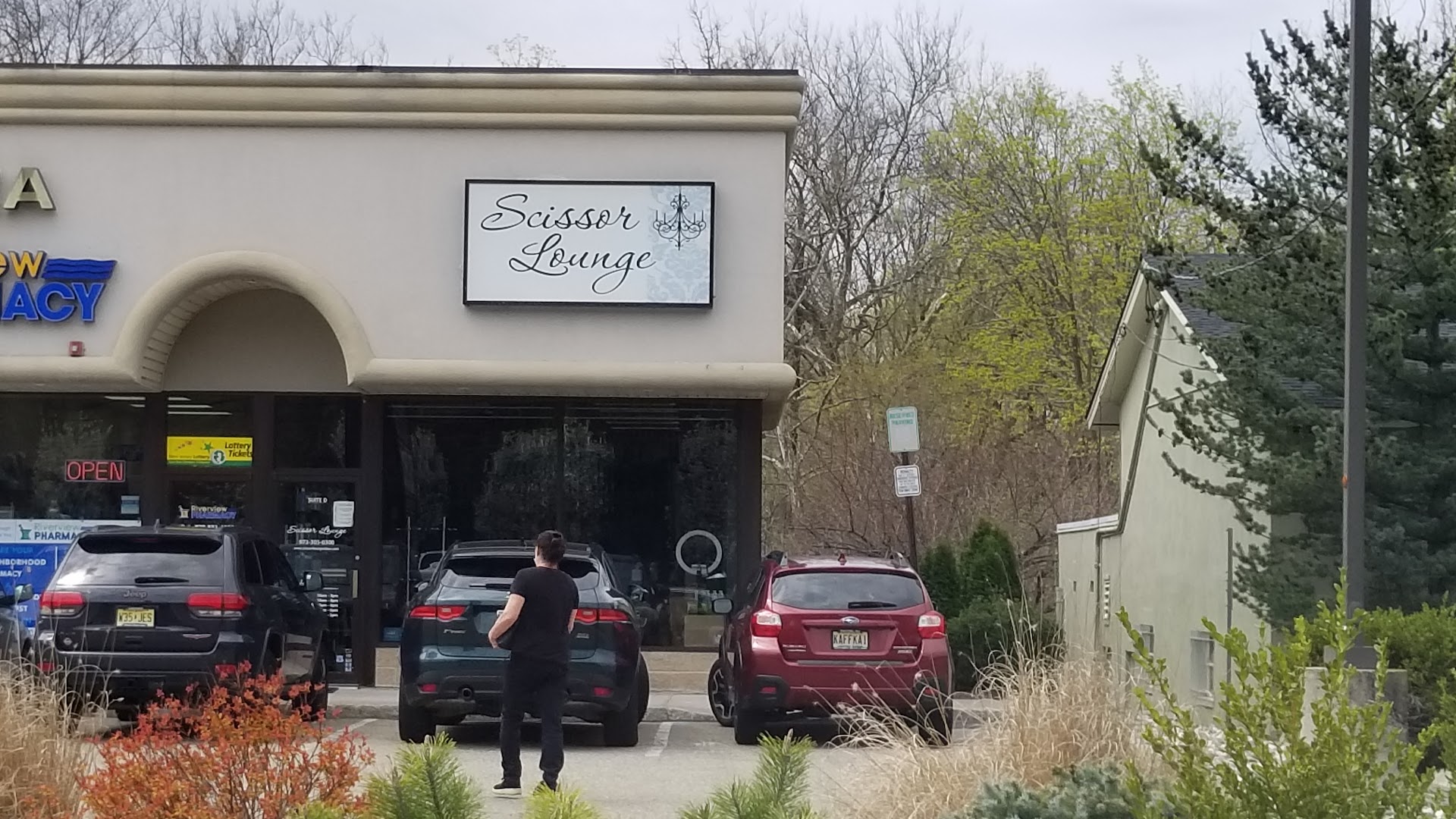 Scissor Lounge