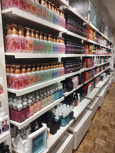 Shopping Mall «Carolina Premium Outlets», reviews and photos, 1025 Outlet Center Dr, Smithfield, NC 27577, USA