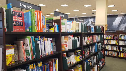 Book Store «Barnes and Noble», reviews and photos, 2500 N Mayfair Rd, Milwaukee, WI 53226, USA