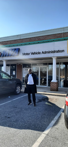 Shopping Mall «Walnut Hill Shopping Center», reviews and photos, 16529 S Frederick Ave, Gaithersburg, MD 20877, USA