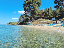 Photo de Kryopigi beach avec un niveau de propreté de assez propre
