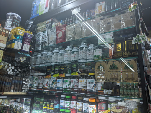 Tobacco Shop «The Hub Smoke Shop & Gifts», reviews and photos, 6410 N Oak Trafficway, Kansas City, MO 64118, USA