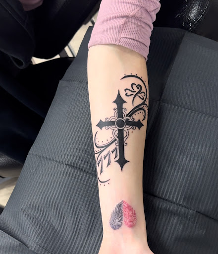 Explore waist tattoo ideas, creative tattoo ideas in Mauldin, available at Fanatink Tattoo