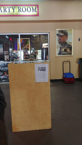 Movie Theater «Frank Theatres Spring Lane Stadium 10», reviews and photos, 1351 Douglas Dr, Sanford, NC 27330, USA